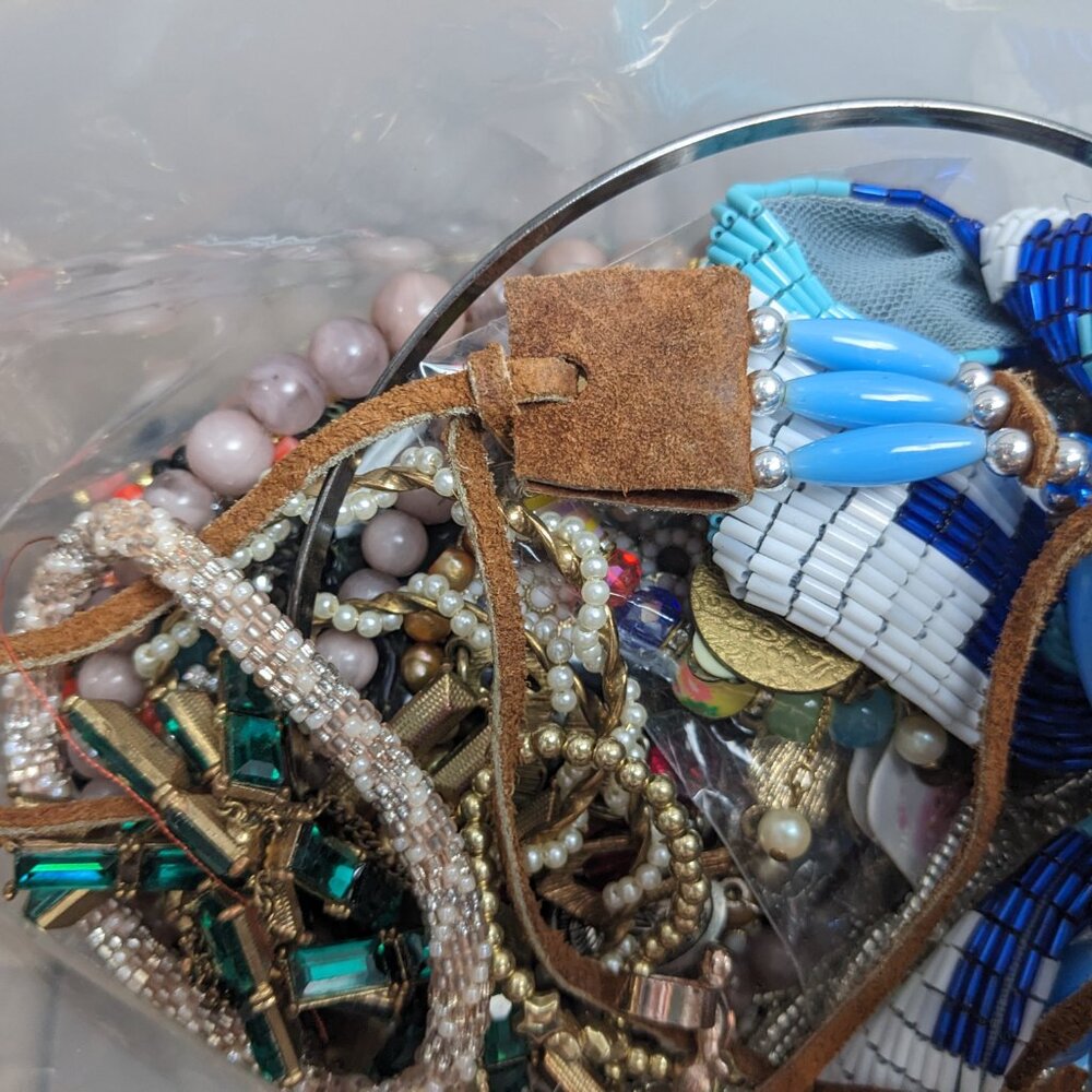 Jewelry Lot 4+ lbs 1126 Wearable Sellable Mystery Lot Free Shipping - Picture 7 of 8